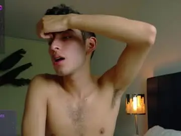 Chaturbate Live Sex Cam of ethan_skiny_