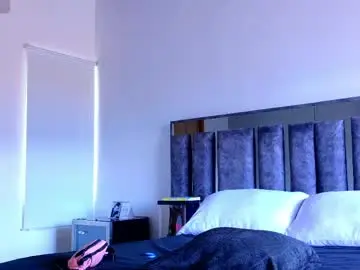 Chaturbate Live Sex Cam of santin_seans