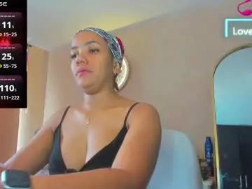 Chaturbate Live Sex Cam of psique_naughty2