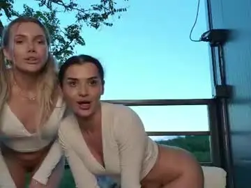 Chaturbate Live Sex Cam of yvonna_