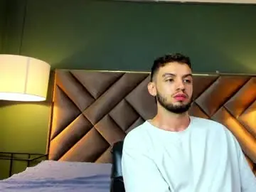 Chaturbate Live Sex Cam of michael_magno