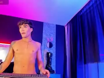 Chaturbate Free Porn Cam of andy_star_s7s