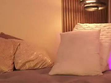 Chaturbate Live Sex Cam of chloe_cherry21