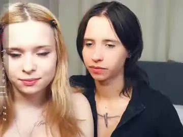 Chaturbate Live Sex Cam of hildredmeiste