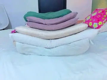 Chaturbate Live Porn of curvyebonyy_