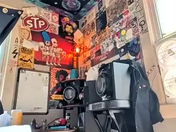 Chaturbate Free Porn Cam of mjmckenz55