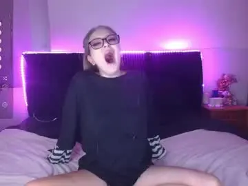 Chaturbate Live Sex Cam of shysweetrish