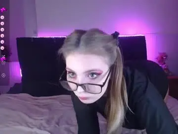 Chaturbate Live Sex Cam of shysweetrish