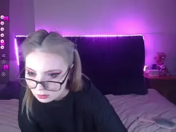 Chaturbate Watch Live Sex Cams of shysweetrish