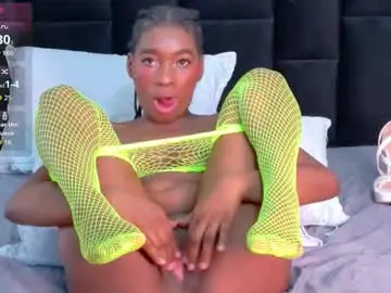 Chaturbate Live Sex of petitelittleebony
