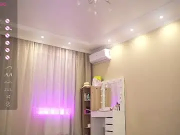 Chaturbate Live Sex Cam of queenelia