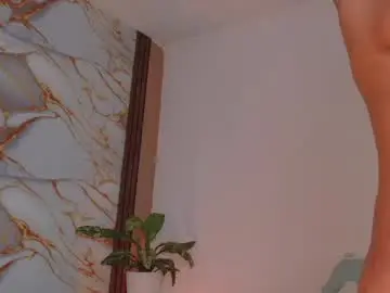 Chaturbate Live Sex Cam of ahvi_ebony