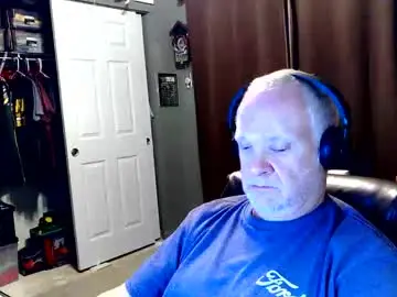 Chaturbate Live Sex Cam of midwestdad09