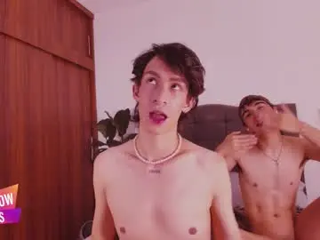 Chaturbate Free Live Porn of 2gays_1straight