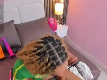 Chaturbate Live Sex Cam of clawdeen__wolf