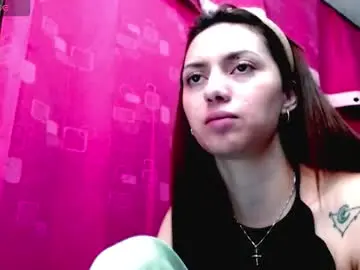 Chaturbate Live Sex Cam of holy_juli2