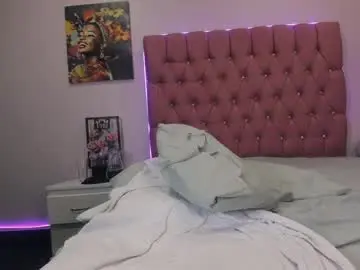 Chaturbate Live Sex Cam of mazeekiin