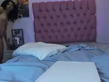 Chaturbate Live Sex Cam of mazeekiin