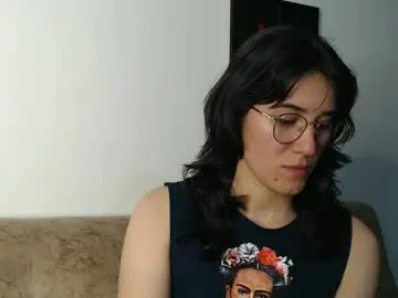 Chaturbate Live Sex Cam of yani_28