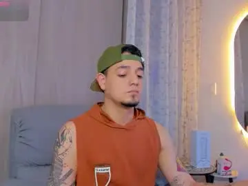 Chaturbate Live Sex Cam of kendel_dimitri