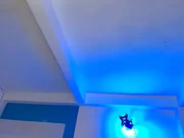 Chaturbate Live Sex Cam of lobo_cockk