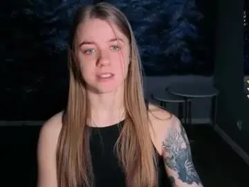 Chaturbate Live Sex Cam of candy_meggie