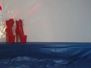 Chaturbate Adult Video Chat of rebeccalachaude