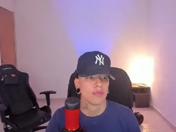 Chaturbate Live Sex Cam of saenz_hotx