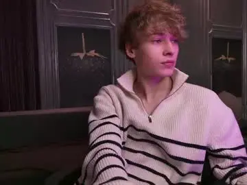 Chaturbate Live Sex Cam of curlytwinkboy