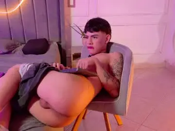 Chaturbate Live Sex Cam of zeyn_smith