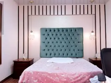 Chaturbate Live Sex Cam of madissonlow