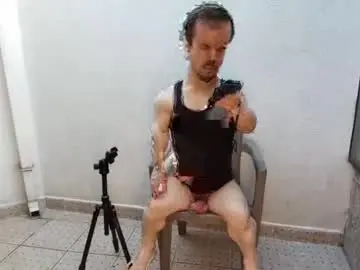 Chaturbate Live Porn of midgettripod1