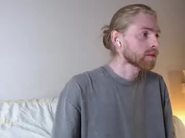 Chaturbate Live Sex Cam of damien_diamond
