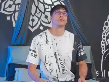 Chaturbate Best live sex cam show of alessiovitale