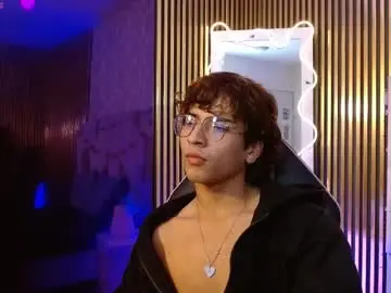 Chaturbate Live Sex Cam of justin_tay1