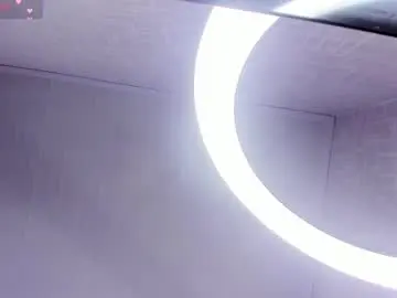 Chaturbate Live Sex Cam of theia_moon_