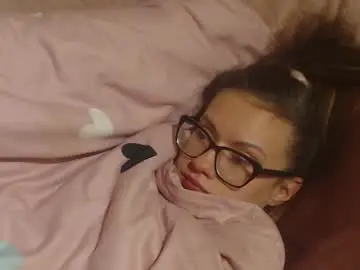 Chaturbate Live Sex Cam of flowercandydoll13