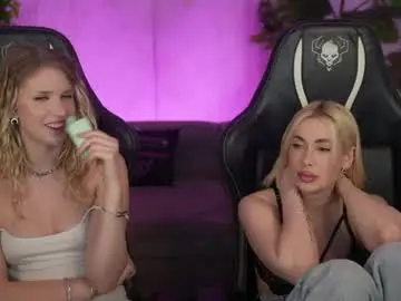 Chaturbate Live Sex Cam of kira0541