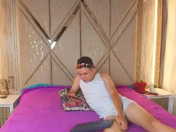 Chaturbate Live Sex Cam of michaell_twink