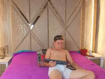 Chaturbate Best live sex cam show of michaell_twink