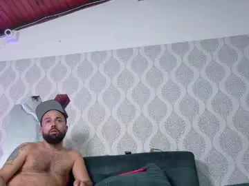 Chaturbate Live Porn of michaell_twink