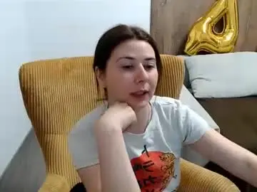 Chaturbate Live Sex Cam of dianasmiey7