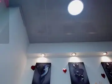 Chaturbate Live Sex Cam of melodiroux_