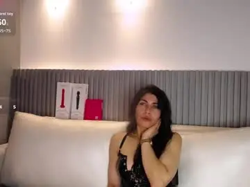 Chaturbate Adult Video Chat of melodiroux_