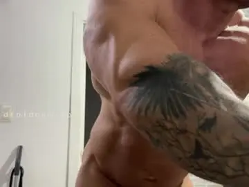 Chaturbate Live Sex of couplemuscle40