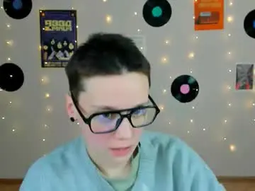 Chaturbate Live Sex Cam of emi_fade