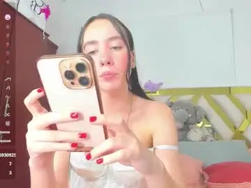 Chaturbate Live Sex Cam of rousee_yarelds