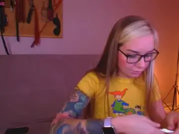 Chaturbate Live Sex Cam of simona_moonshine