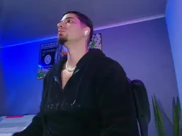 Chaturbate Live Sex Cam of camiloalvarezzz3