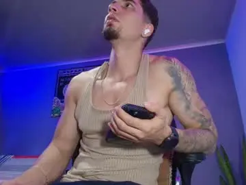 Chaturbate Live Sex Cam of camiloalvarezzz3